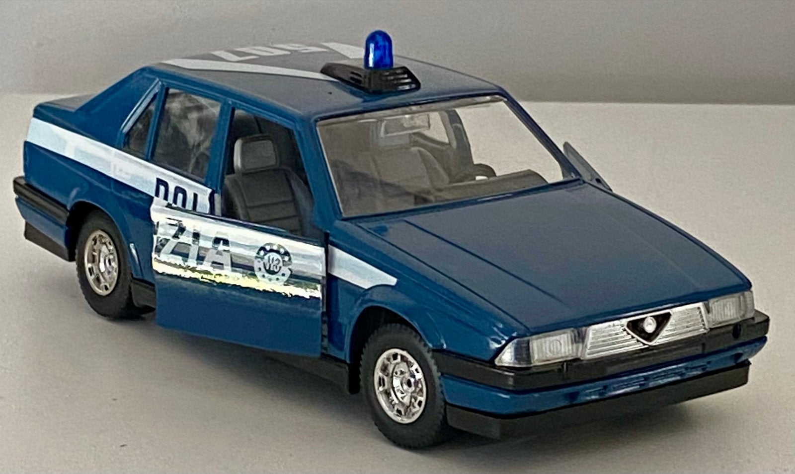 Bburago Alfa Romeo 75 Polizia 1:24 Modelauto, Ophalen of Verzenden, Gebruikt, Bburago