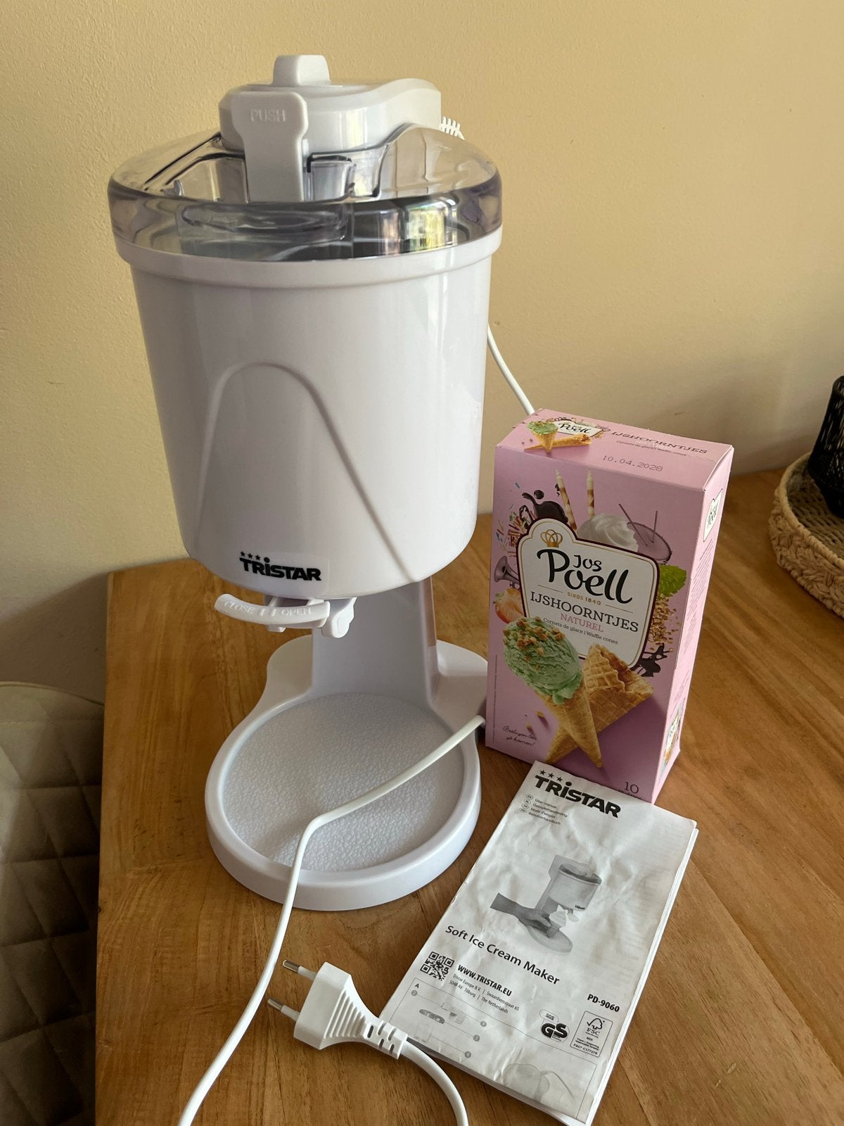 Tristar Soft Ice Cream Maker, Ophalen of Verzenden, Zo goed als nieuw, Zelfvriezend
