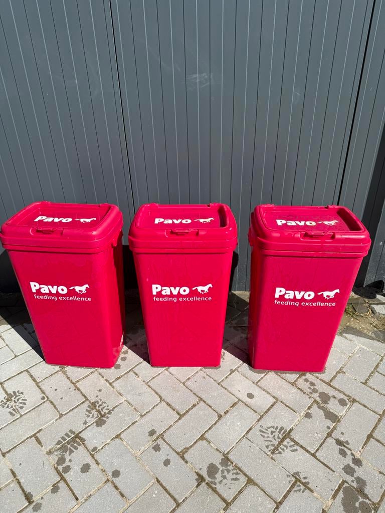 2 x roze pavo voerton, Dieren en Toebehoren, Ophalen, Zo goed als nieuw, Overige soorten