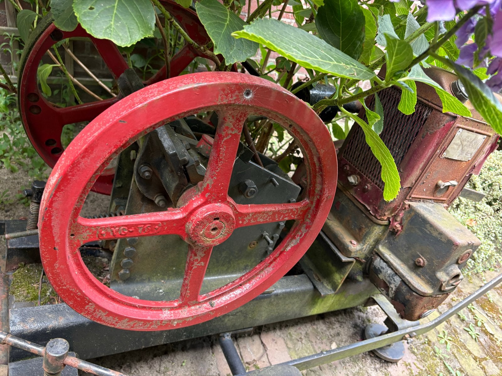 Stationaire motor Bernhard WO uit 1938 met vergruizer, Ophalen