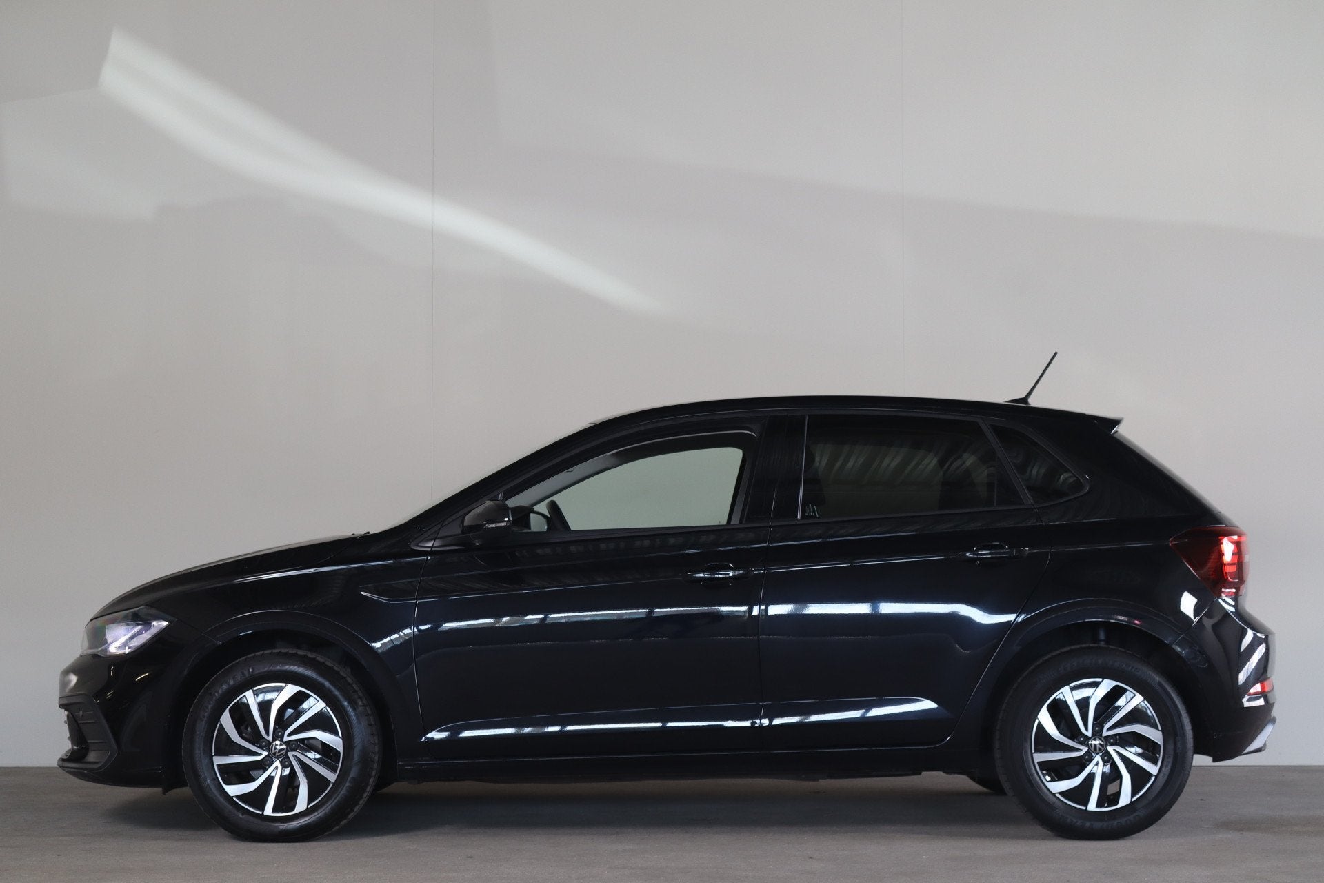 Volkswagen Polo 1.0 TSI Life NL-Auto! Adap. cruise I Apple C, Stof, Gebruikt, Euro 6, 580 kg