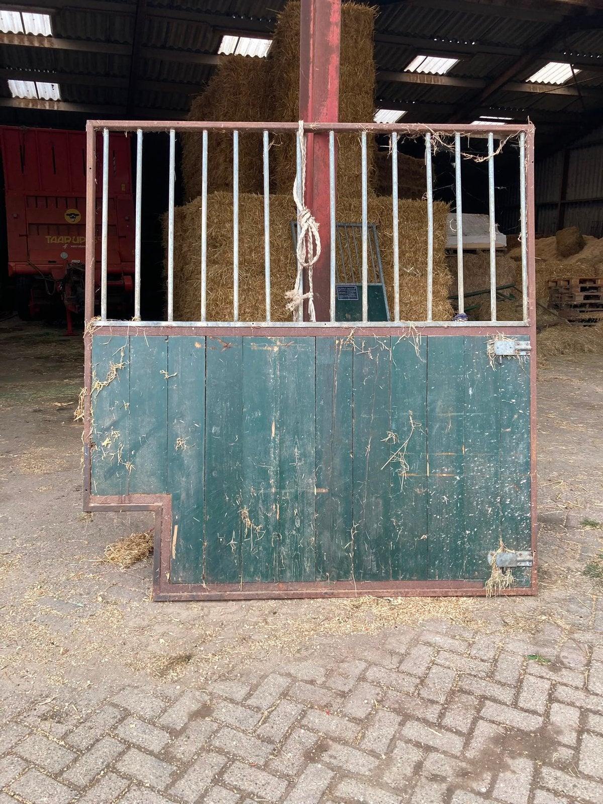 Wanden paardenbox, Stalling