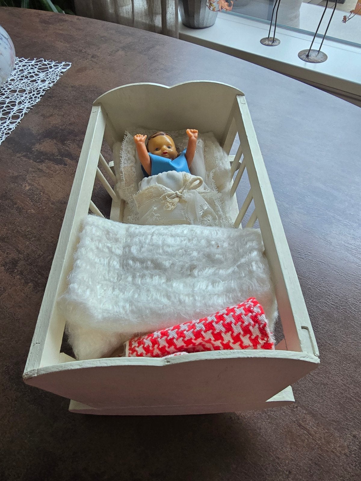 Vintage houten poppenwieg met popje - jaren 60 / 70, Verzamelen, Poppenhuizen en Toebehoren, Ophalen of Verzenden, Zo goed als nieuw