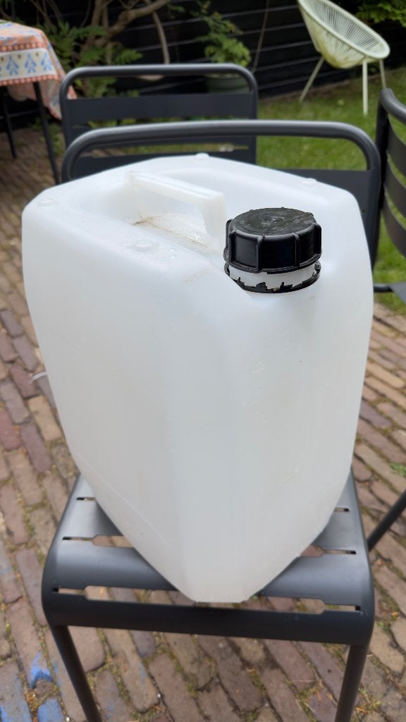 20 liter bidons jerrycans food grade, Huis en Inrichting, Emmers, Kunststof, Ophalen of Verzenden, Zo goed als nieuw, Met deksel