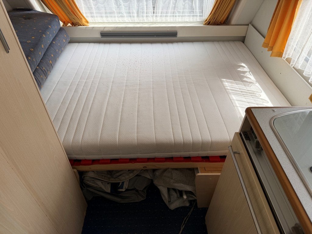 Foto 9 van KIP Starline 44 TTR ’02 (Vastbed, Treinzit)
