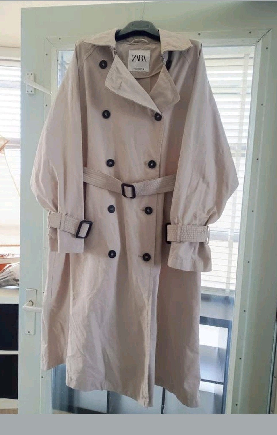 Beige trenchcoat van Zara. Maat M, Zo goed als nieuw, Ophalen, Maat 38/40 (M), Zara