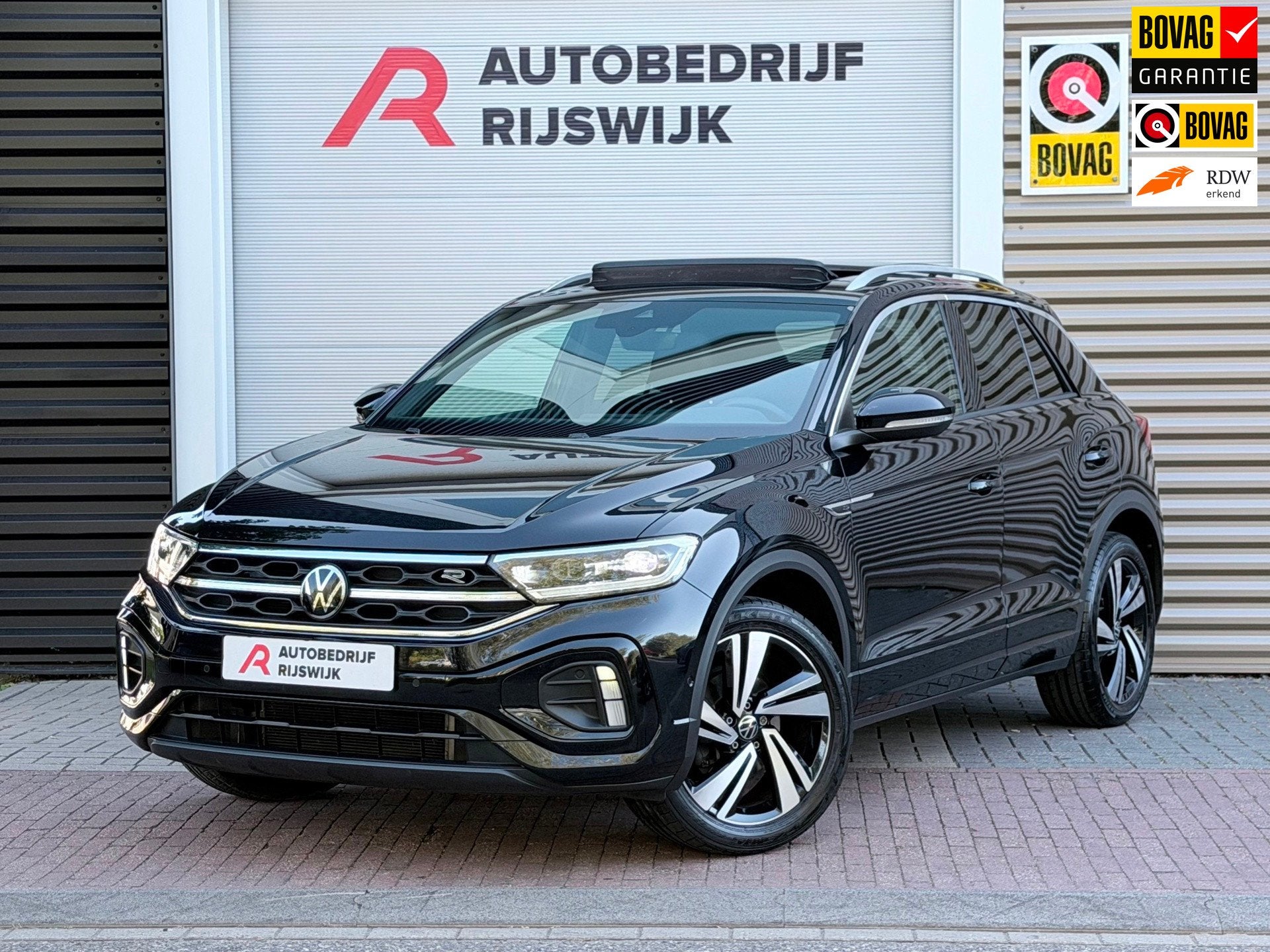 Volkswagen T-ROC 1.5 TSI 3x R-Line Pano/Camera/Acc, 12 maanden, Euro 6, 4 cilinders, Zwart