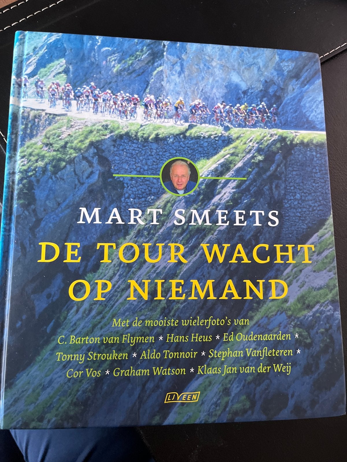 Mart Smeets - De Tour Wacht Op Niemand (Wielerboek), Ophalen of Verzenden, Zo goed als nieuw, Lopen en Fietsen