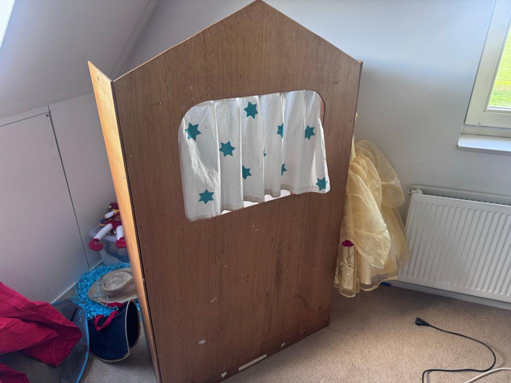 Houten poppenkast met diverse handpoppen, Kinderen en Baby's, Speelgoed | Overig, Ophalen, Gebruikt, Jongen of Meisje