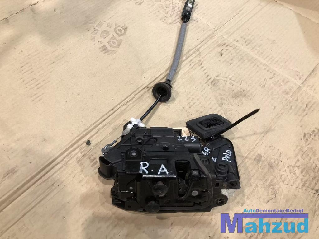 VW POLO 6R deur portier slot rechts achter RA 5K4839016F, Auto-onderdelen, Gebruikt, Volkswagen, Volkswagen AG, Berliner Ring 2
38440  Wolfsburg, DE