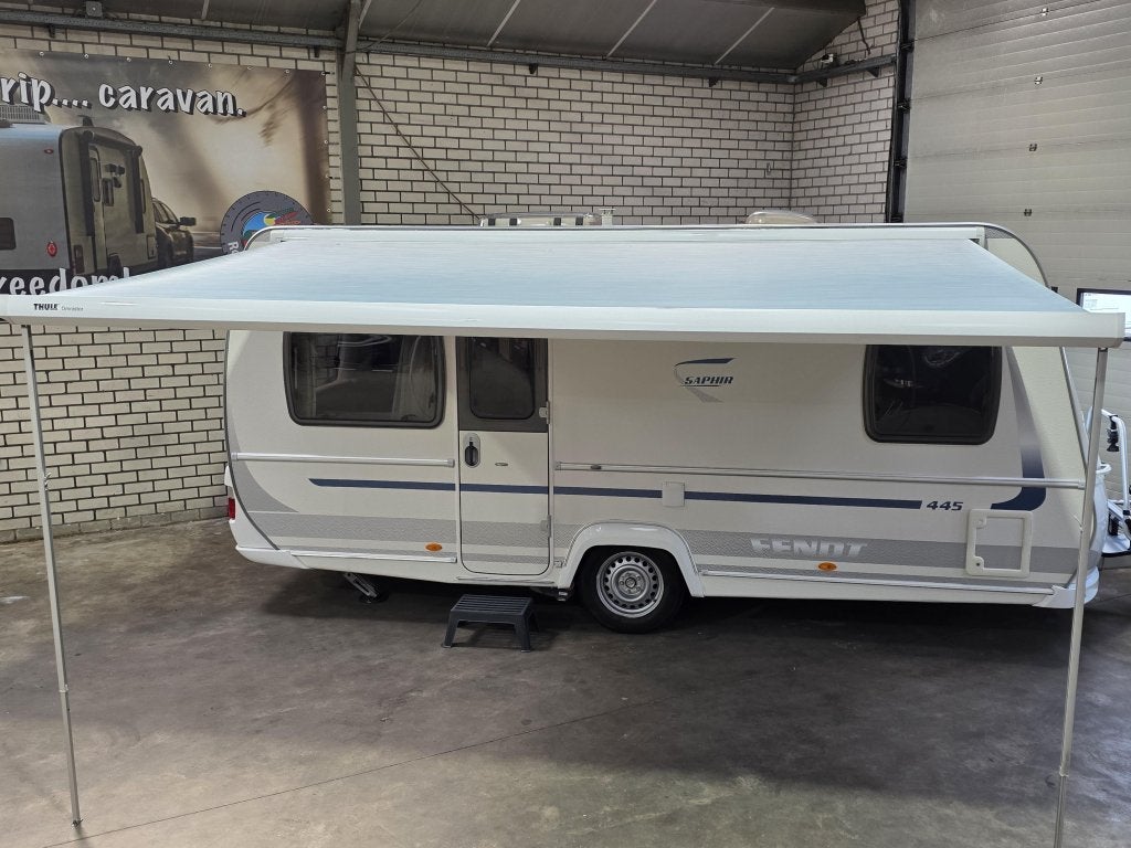 Foto 18 van Fendt Saphir 445 TFB 2012 / Frans bed/ Rondzit/ Mover