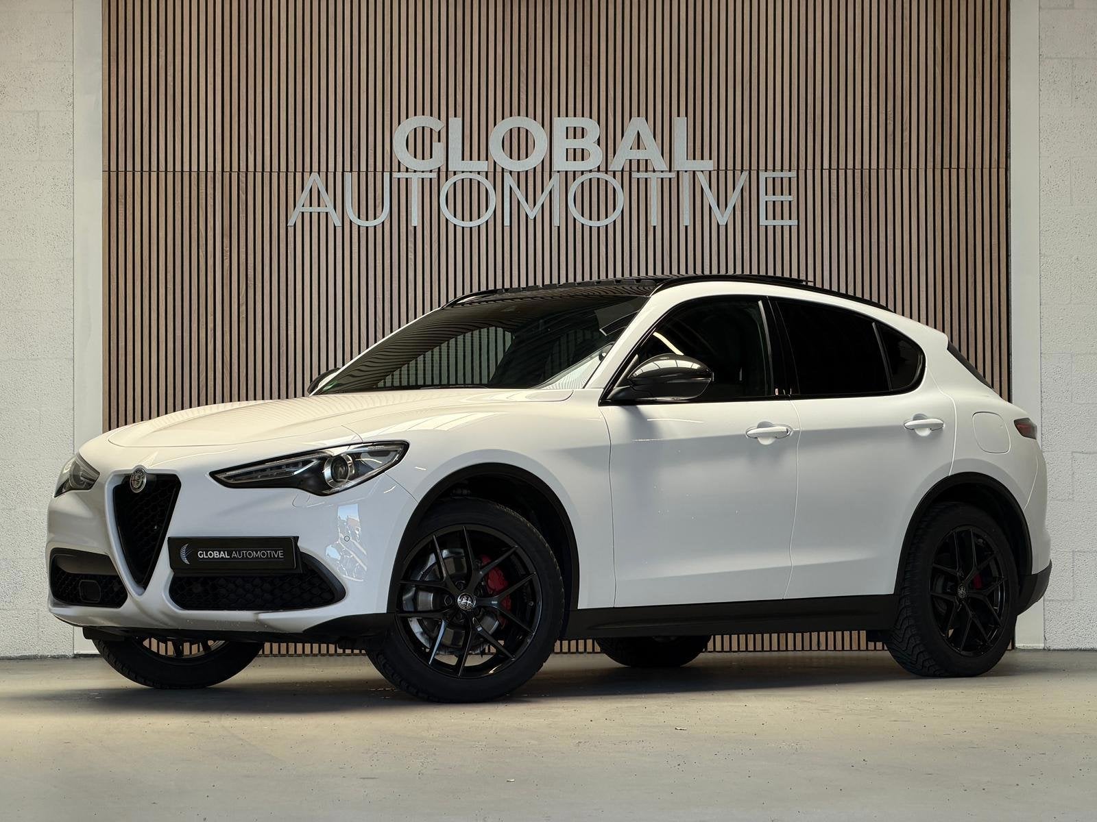 Alfa Romeo STELVIO 2.0 T AWD B-Tech - 20 INCH - PANO - SPORT, Auto's, Dealer onderhouden, 4 cilinders, Wit, Leder