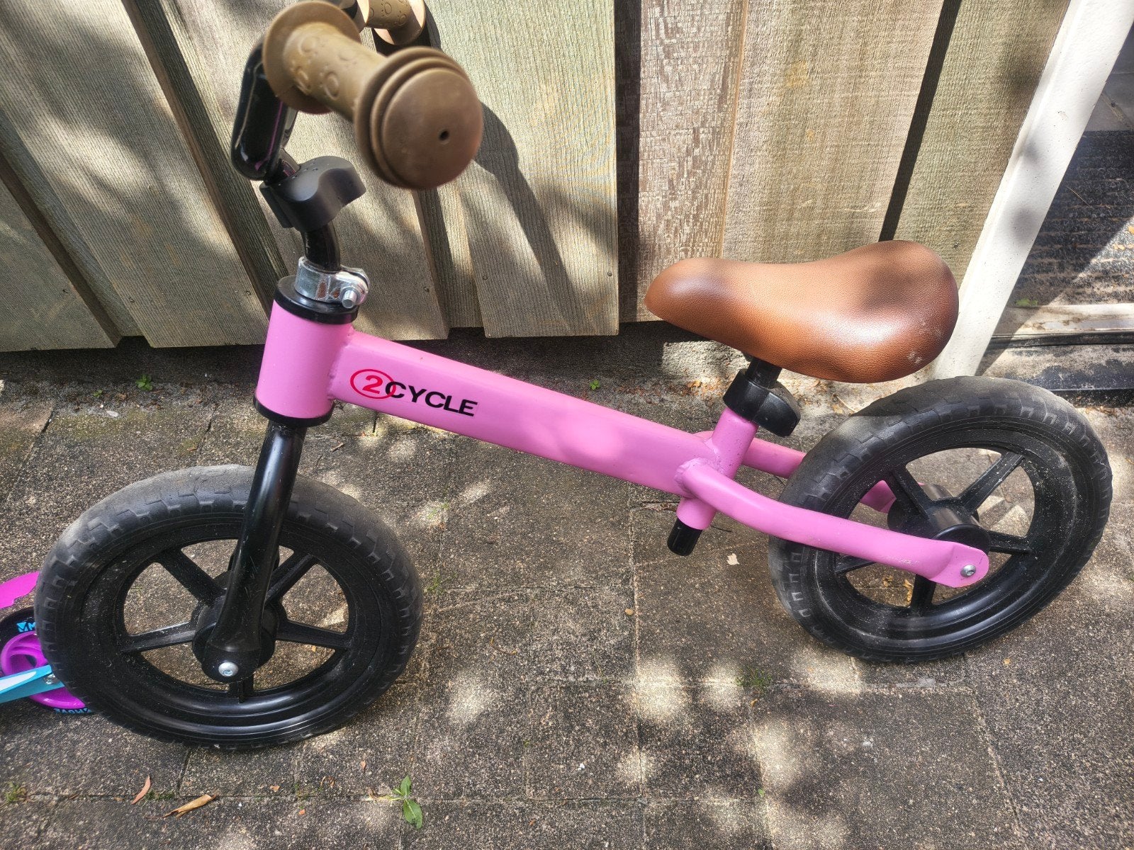 Roze 2Cycle loopfiets voor kinderen, Ophalen, Gebruikt, Minder dan 16 inch