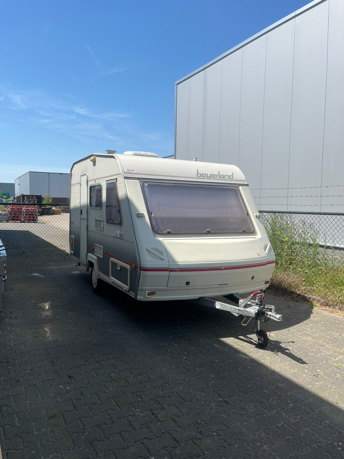 Beyerland Sprinter 390D met Dorema voortent en fietsendrager, Bedrijf, Treinzit, Tot en met 4, Luifel