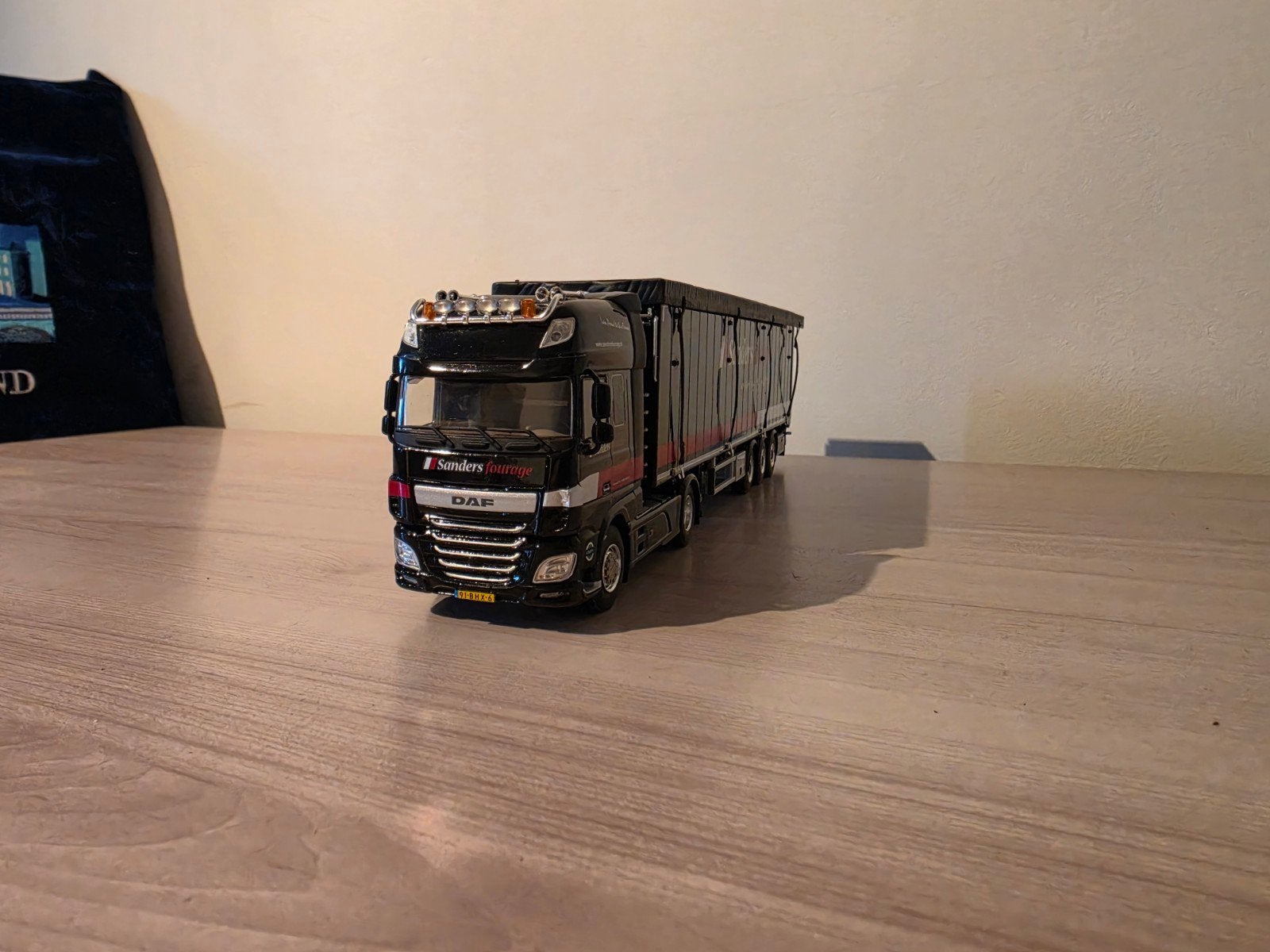 Daf 106 xf sanders fourage, Hobby en Vrije tijd, Modelauto's | 1:50, Ophalen of Verzenden, Zo goed als nieuw, Bus of Vrachtwagen