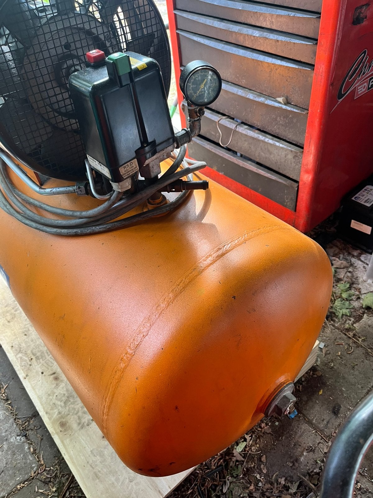 Kaesercompressor. Te koop., Doe-het-zelf en Verbouw, 100 liter of meer, Ophalen, Gebruikt, Minder dan 200 liter/min
