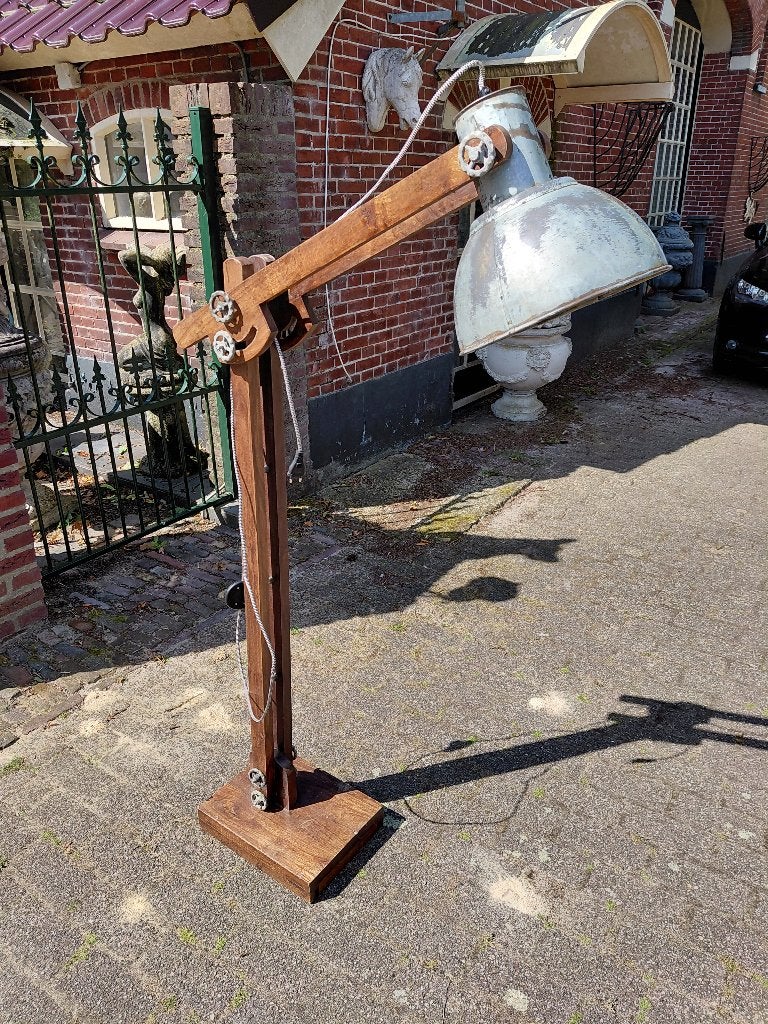 Industriële staande schemerlamp., Ophalen