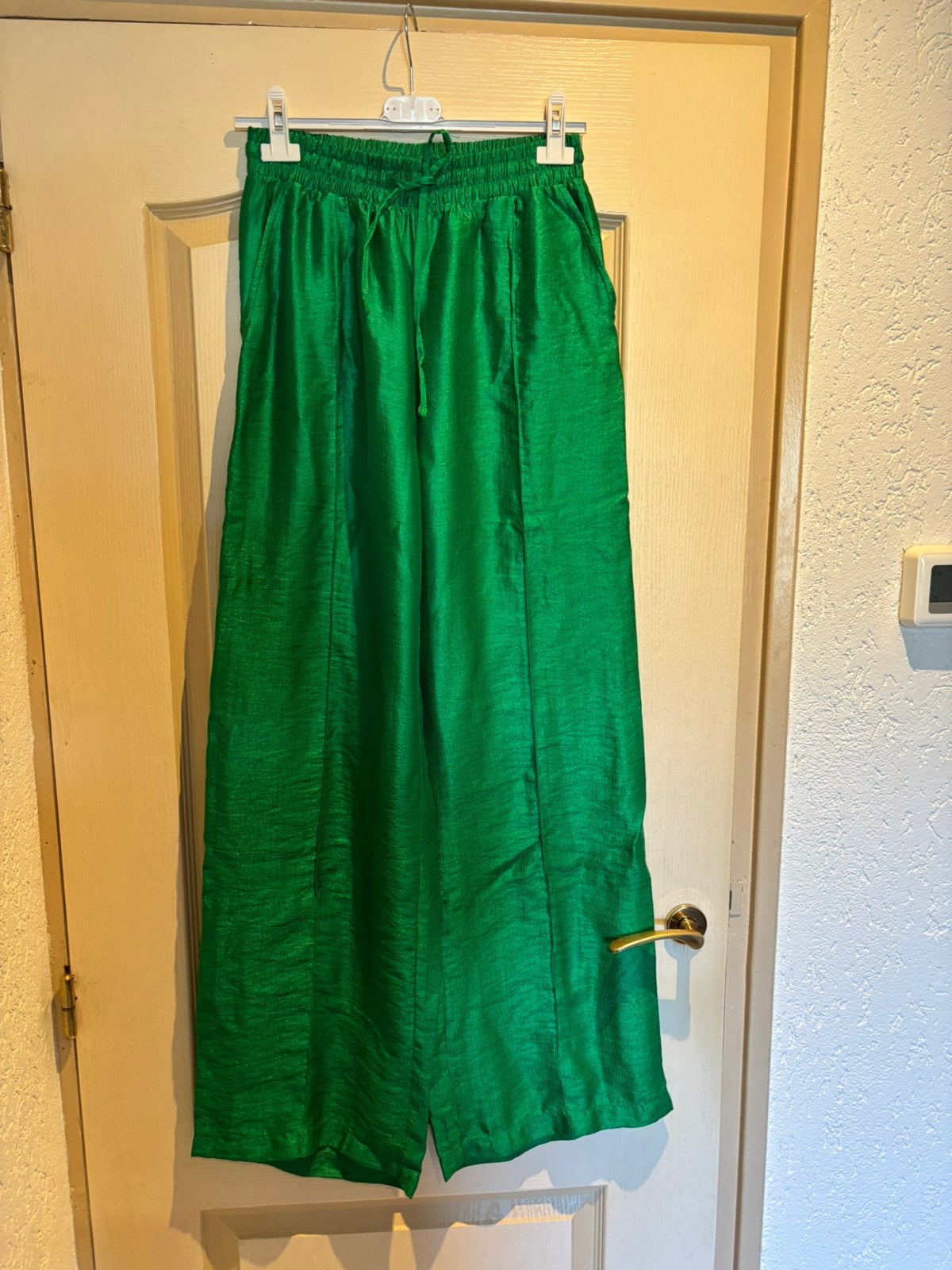 Groene glans broek van My Jewellery in maat S, Maat 38/40 (M), Ophalen of Verzenden, Zo goed als nieuw, Lang