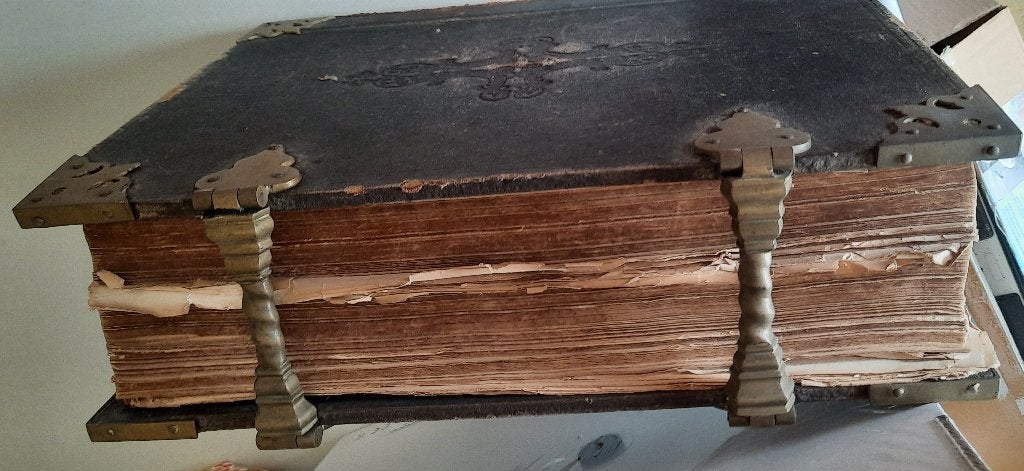 Statenbijbel uitgave 1885 - met messing beslag - gravures, Antiek en Kunst, Antiek | Boeken en Bijbels, Ophalen of Verzenden