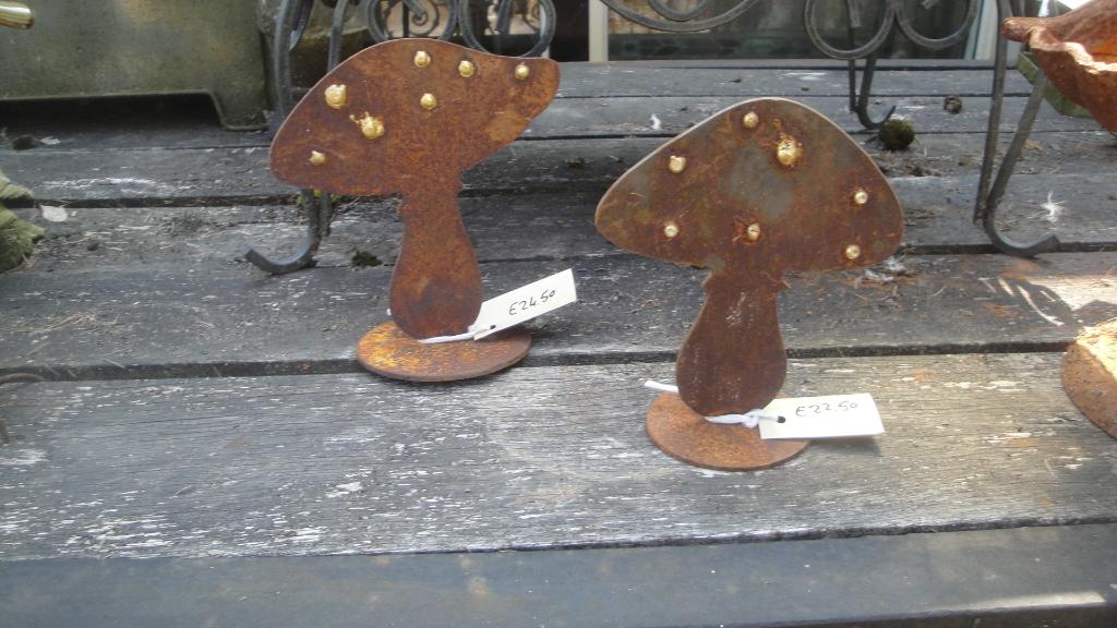 2 paddenstoelen cortenstaal met goudstippen, Tuin en Terras, Tuinbeelden, Ophalen of Verzenden, Nieuw, Metaal, Tuinkabouter
