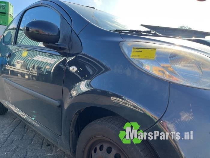Scherm rechts-voor van een Peugeot 107 (EXZ), Gebruikt, -, -, Ophalen of Verzenden