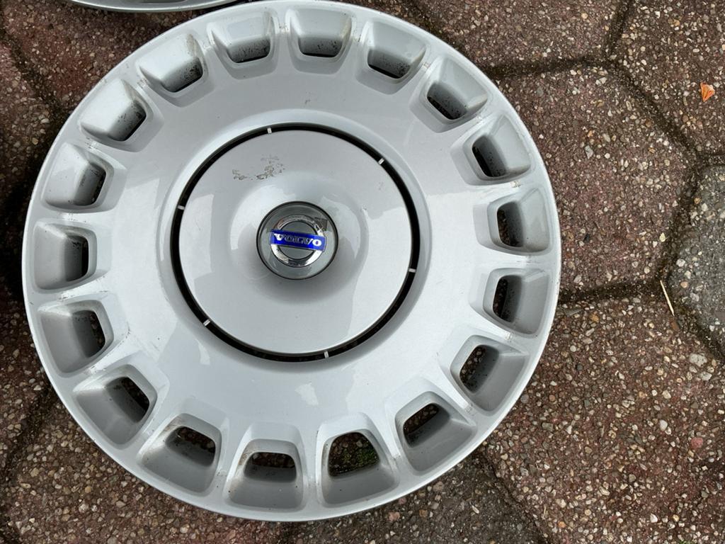 Volvo Wieldoppen. 16 inch ., Auto diversen, Ophalen, Gebruikt