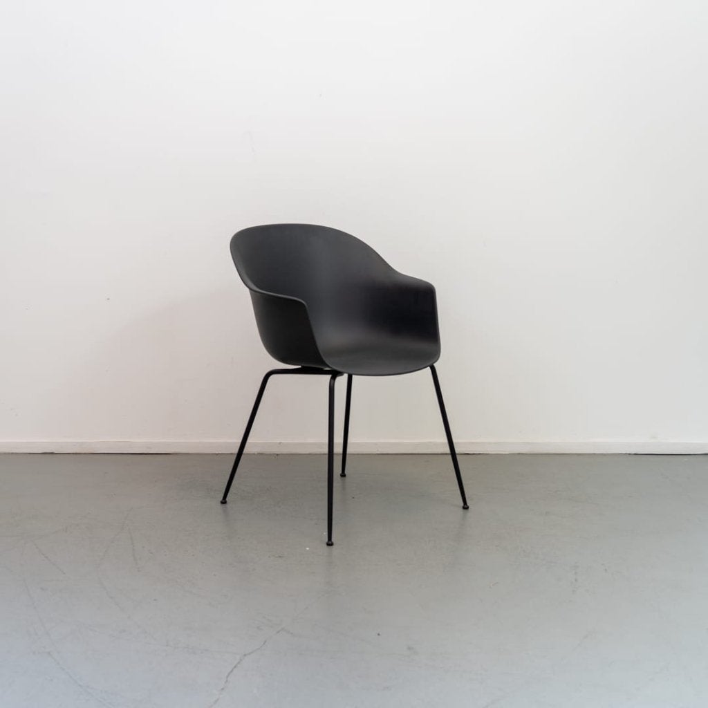 Gubi Bat Stoel Zwart Kunststof