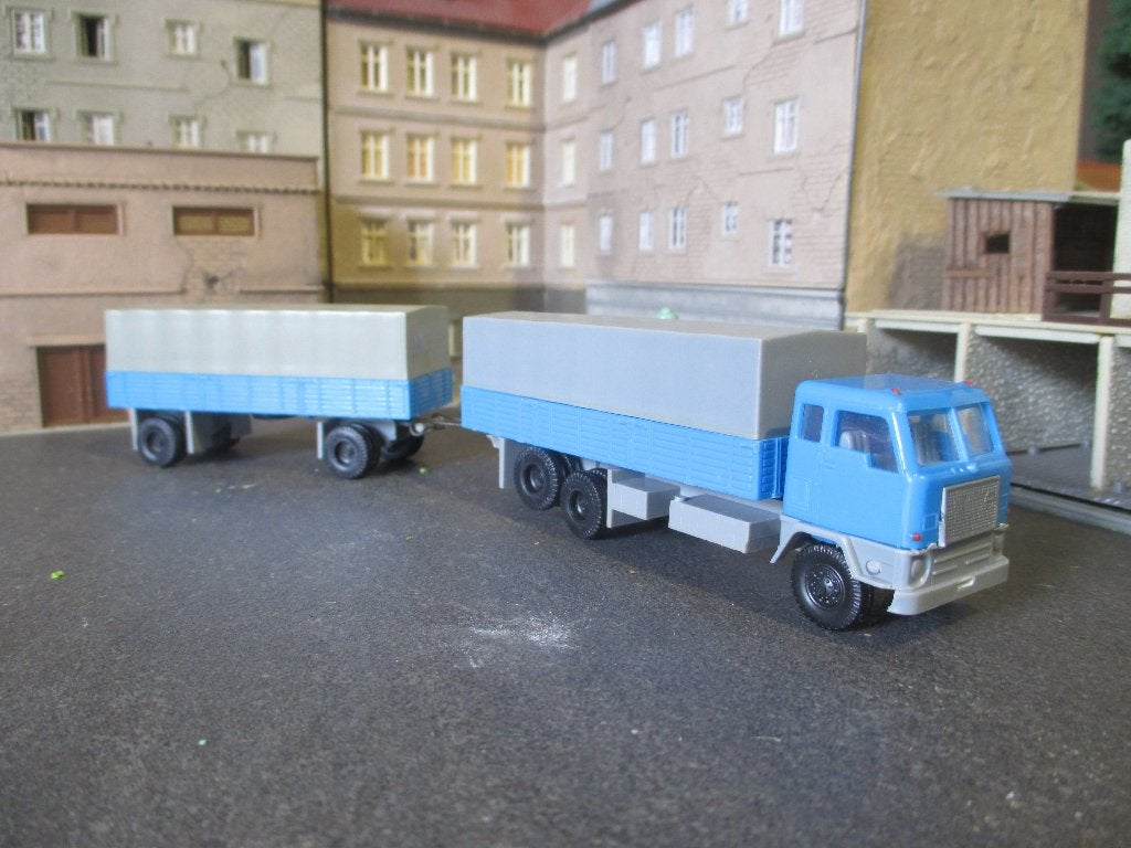 Volvo F88 bakwagen met huif en aanhanger - VEB Plasticart, Ophalen of Verzenden, Nieuw, Bus of Vrachtwagen, Rietze