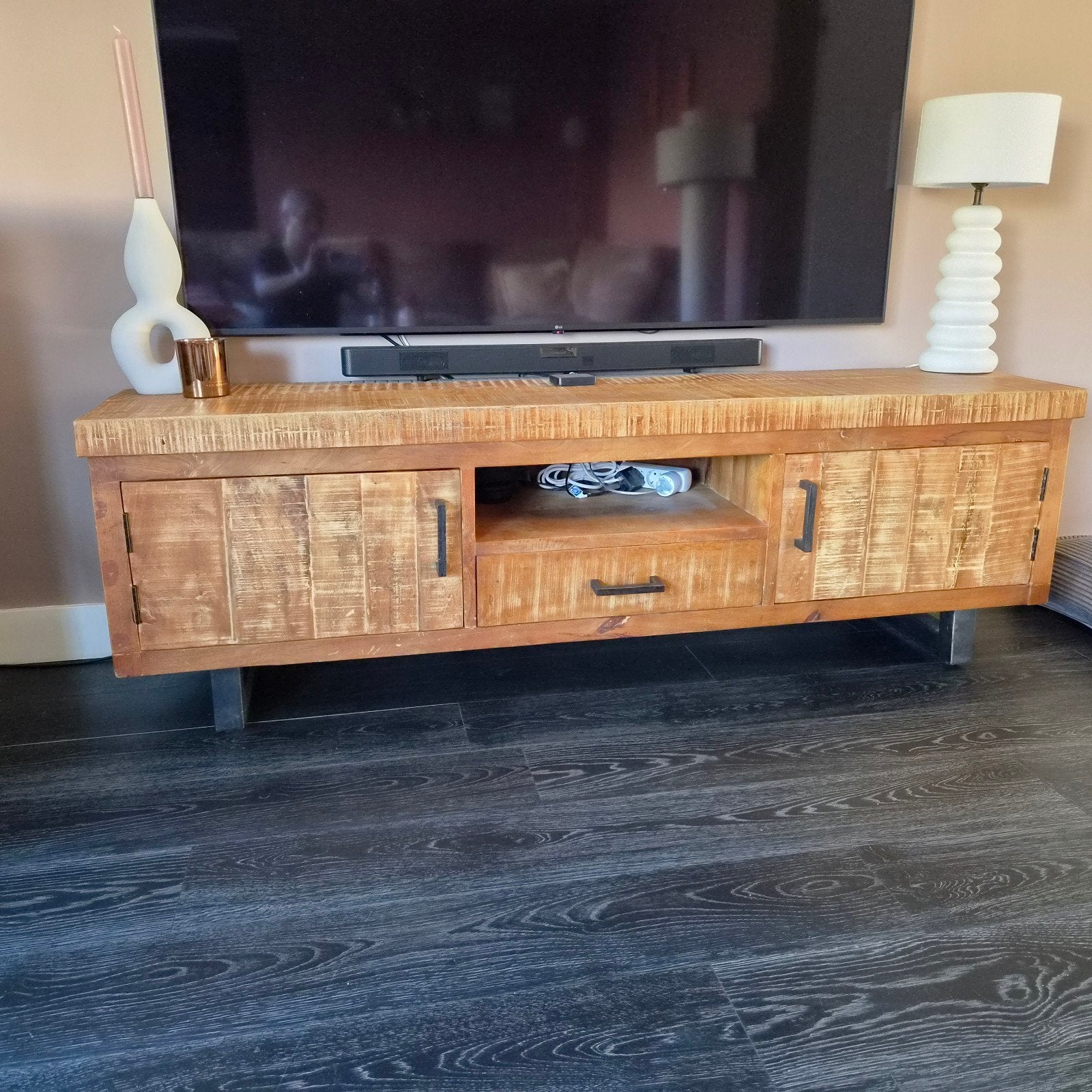 Massief houten tv-meubel met opbergruimte, Huis en Inrichting, Overige houtsoorten, Gebruikt, Industrieel, Landelijk, 150 tot 200 cm