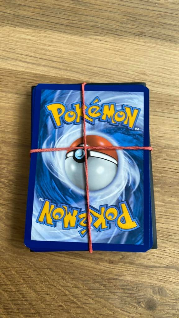 Bundel 20 pokenon kaarten, Ophalen, Zo goed als nieuw, Meerdere kaarten