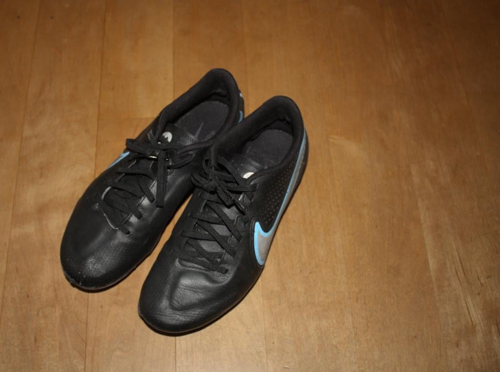 Nike, Tiempe, Voetbalschoenen, mt 41, ZGAN, NIKE, Meisje, Sportschoenen, Ophalen of Verzenden