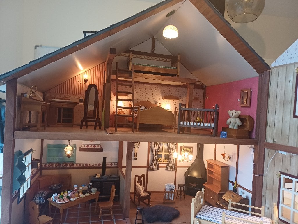Poppenhuis incl.vele toebehoren werkende verlichting/meubels, Ophalen, Gebruikt, Poppenhuis