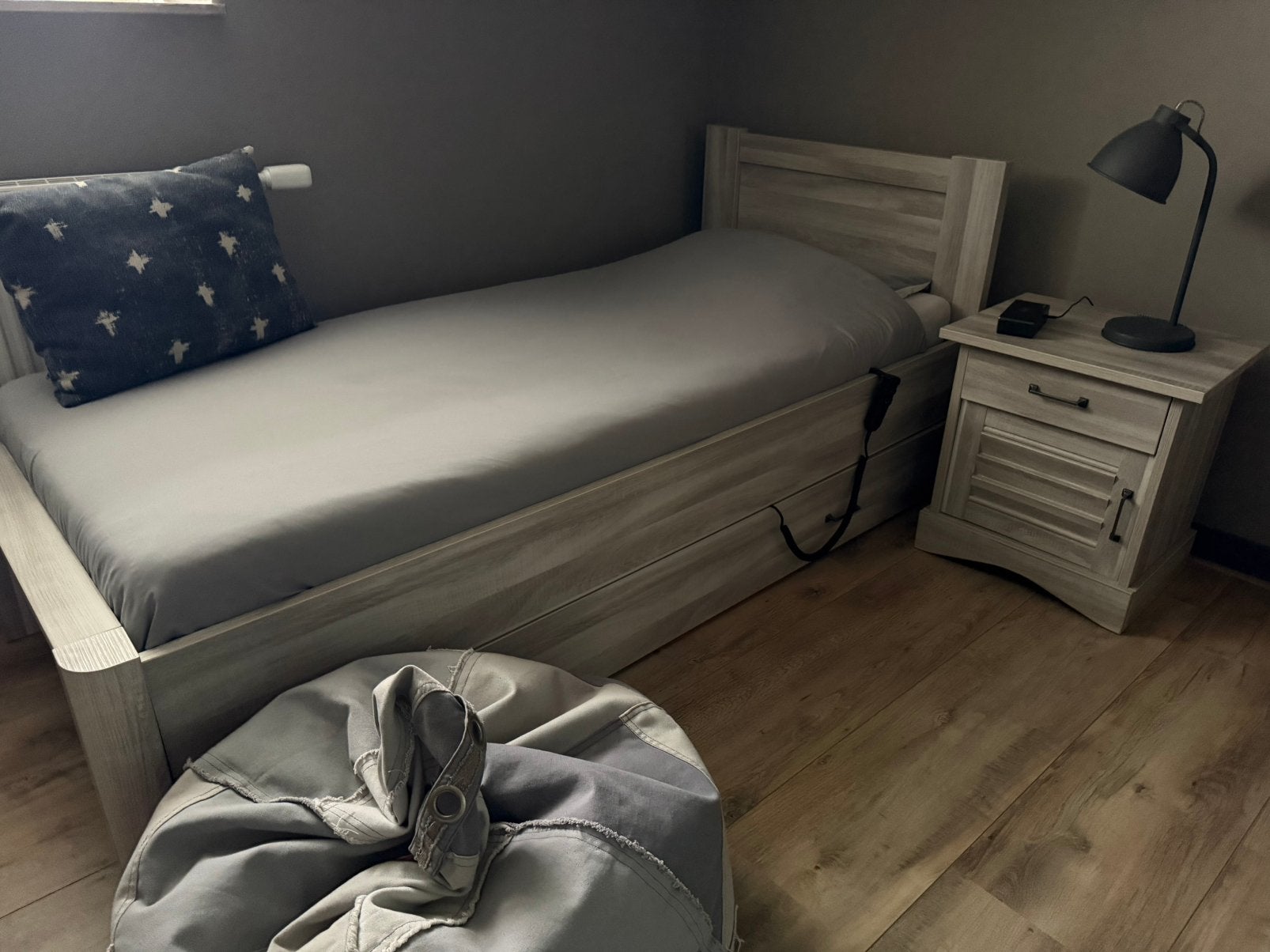 Eén persoons bed met bedlade, Ophalen, Eenpersoons, Zo goed als nieuw, 80 cm
