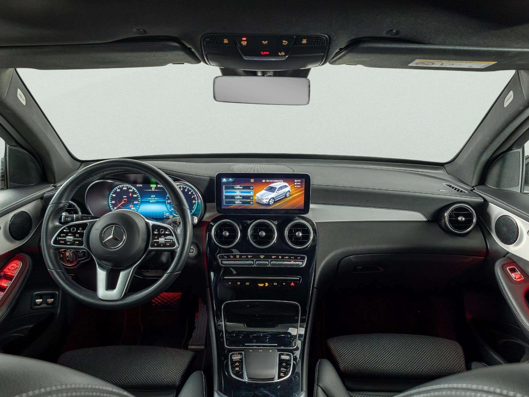 Mercedes-Benz GLC 300e 4MATIC | Panorama dak, Auto's, Automaat, Dealer onderhouden, 14 kWh, Gebruikt