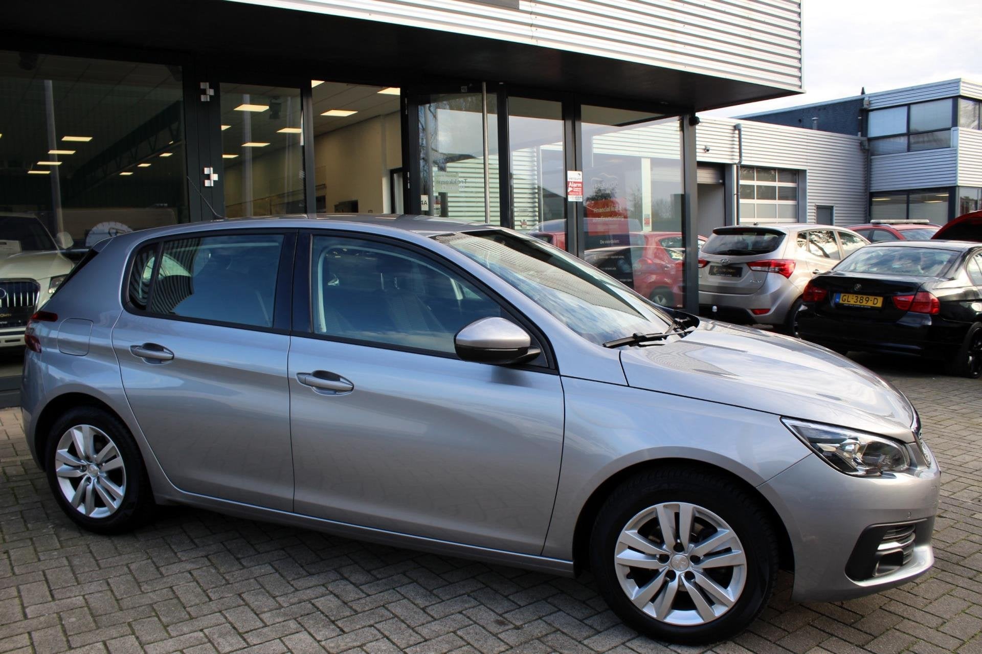 Peugeot 308 1.2 PureTech Blue Lease BJ.2020 virtual cockpit!, Voorwielaandrijving, Gebruikt, Euro 6, 23 km/l