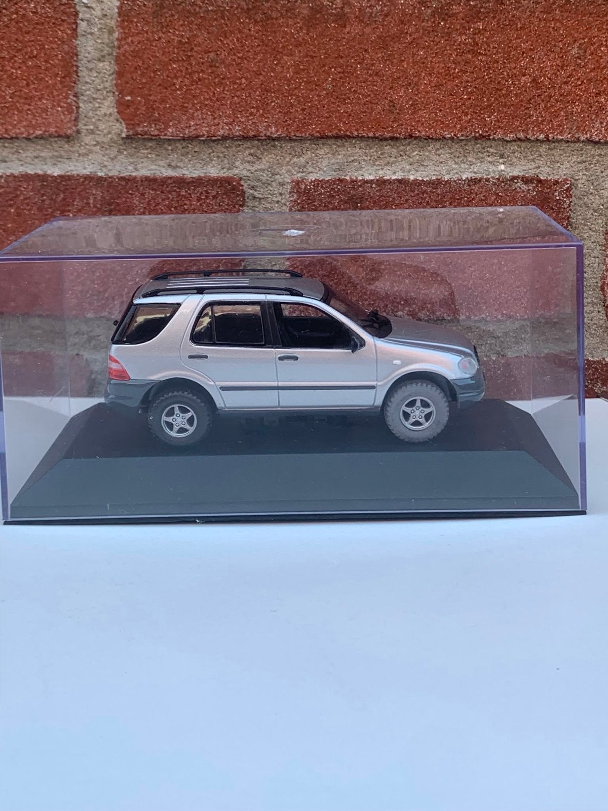 Mercedes-Benz ML 320 Schaalmodel 1:43, Hobby en Vrije tijd, Ophalen, Zo goed als nieuw, Auto, Overige merken