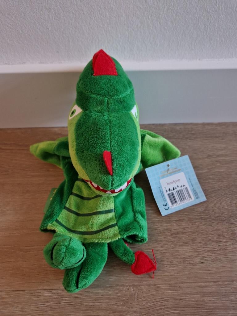 Nieuw! Knuffel handpop draak Sprookjesboom groen rood K7910, Ophalen of Verzenden, Zo goed als nieuw, Overige typen