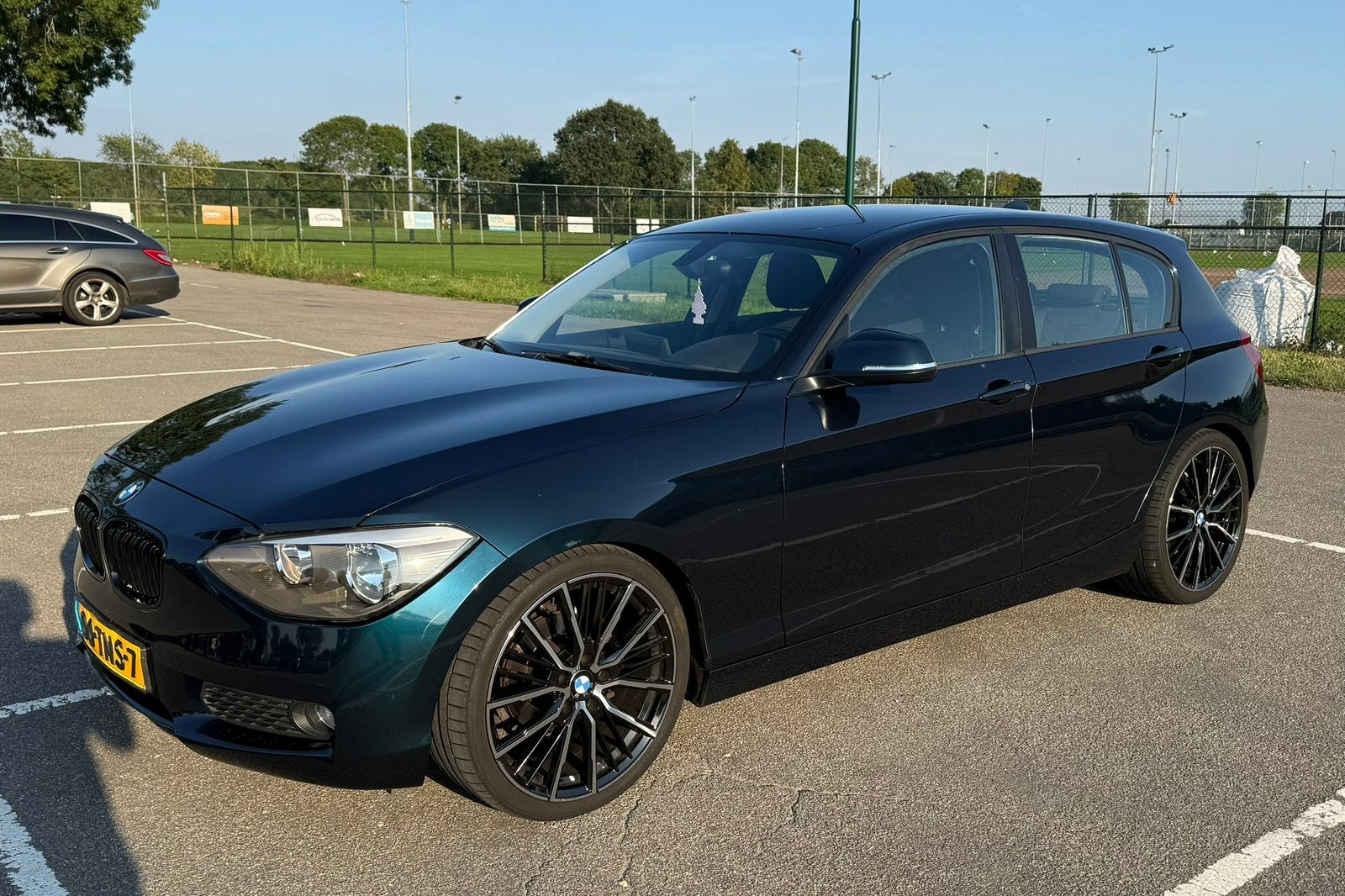 BMW 1-Serie 116I 100KW 5DR Aut8 2012 Blauw petrol, Auto's, 4 cilinders, Blauw, Origineel Nederlands, 1200 kg