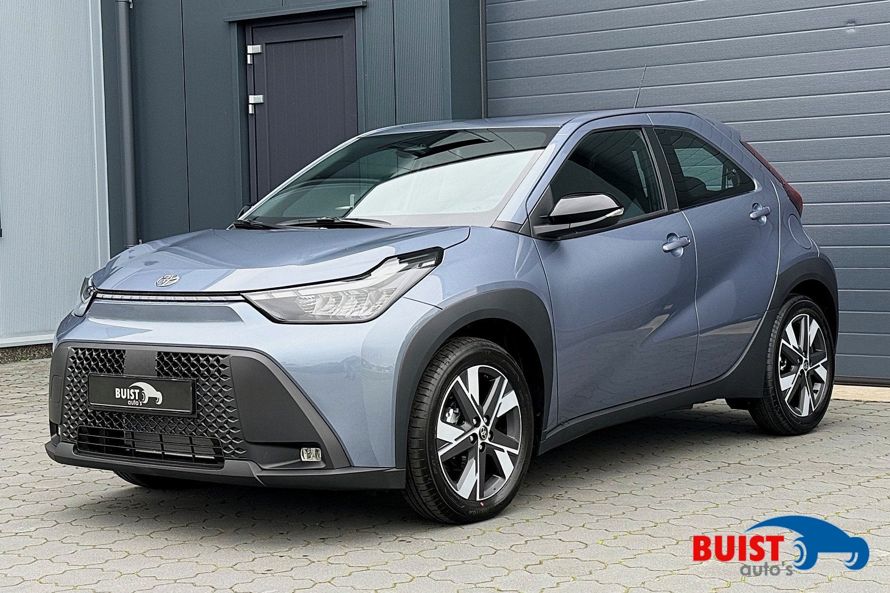 Toyota Aygo X Hybrid 115 pulse 17" STOELVERWARMING LED CARPL, Auto's, Dealer onderhouden, Stof, Gebruikt, Zwart