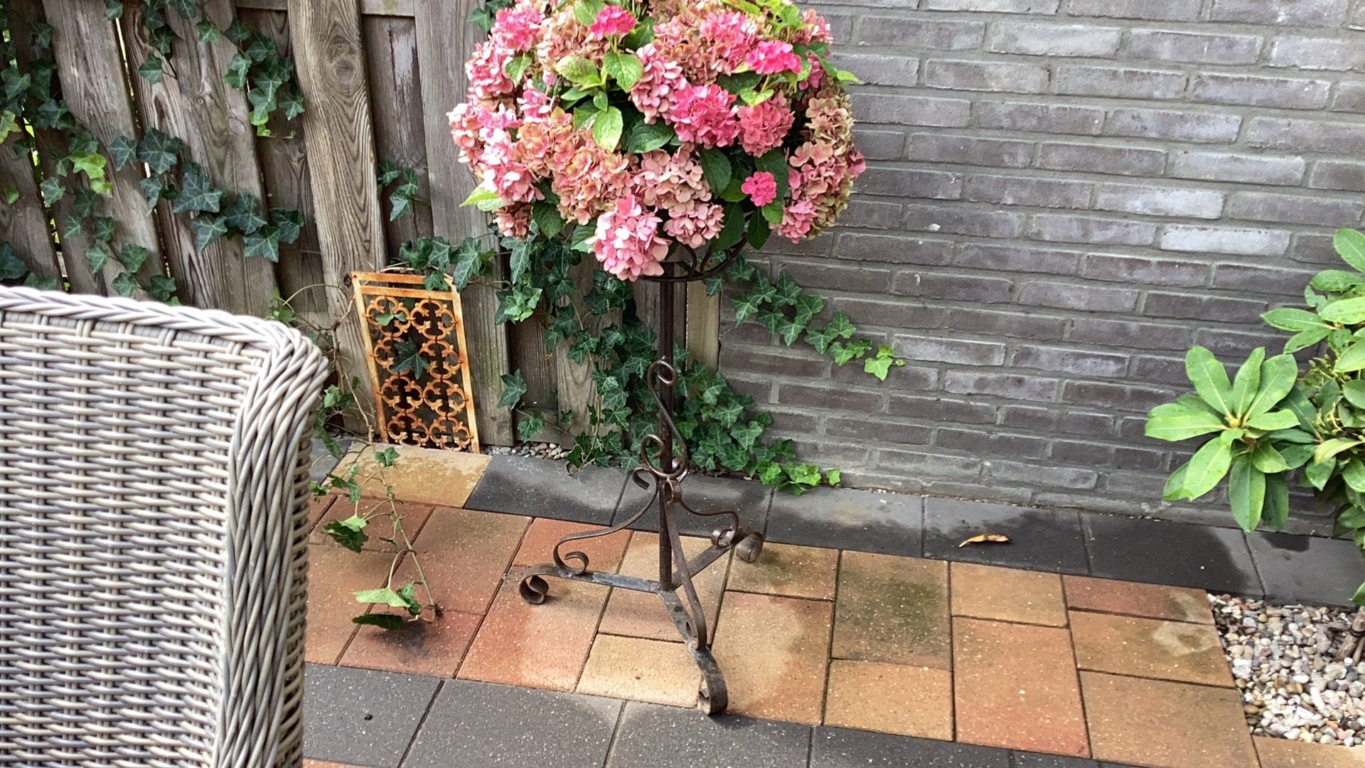 Smeedijzren staande plantenbak, Ophalen of Verzenden, Rond, 60 cm of meer