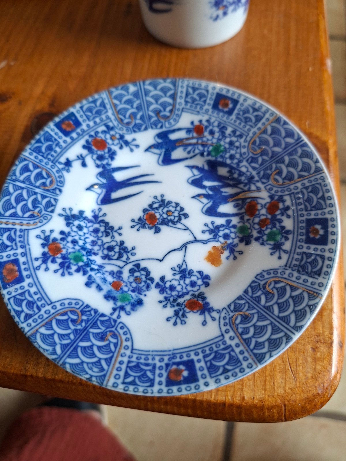 Antieke Japanse kop en schotel met zwaluwen, Antiek en Kunst, Ophalen of Verzenden