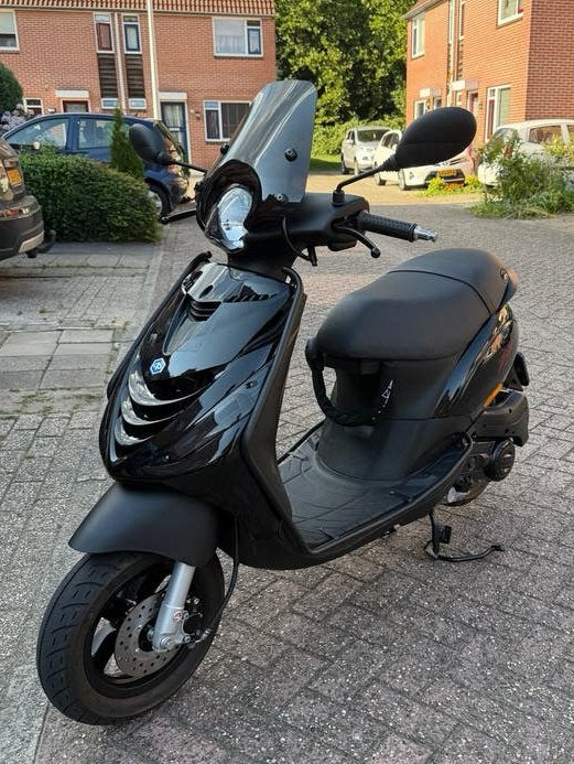 Piaggio Zip SP Scooter 64 km vrijwel nieuw, Fietsen en Brommers, Scooters | Piaggio, Ophalen, Maximaal 45 km/u, Zip, Nieuw