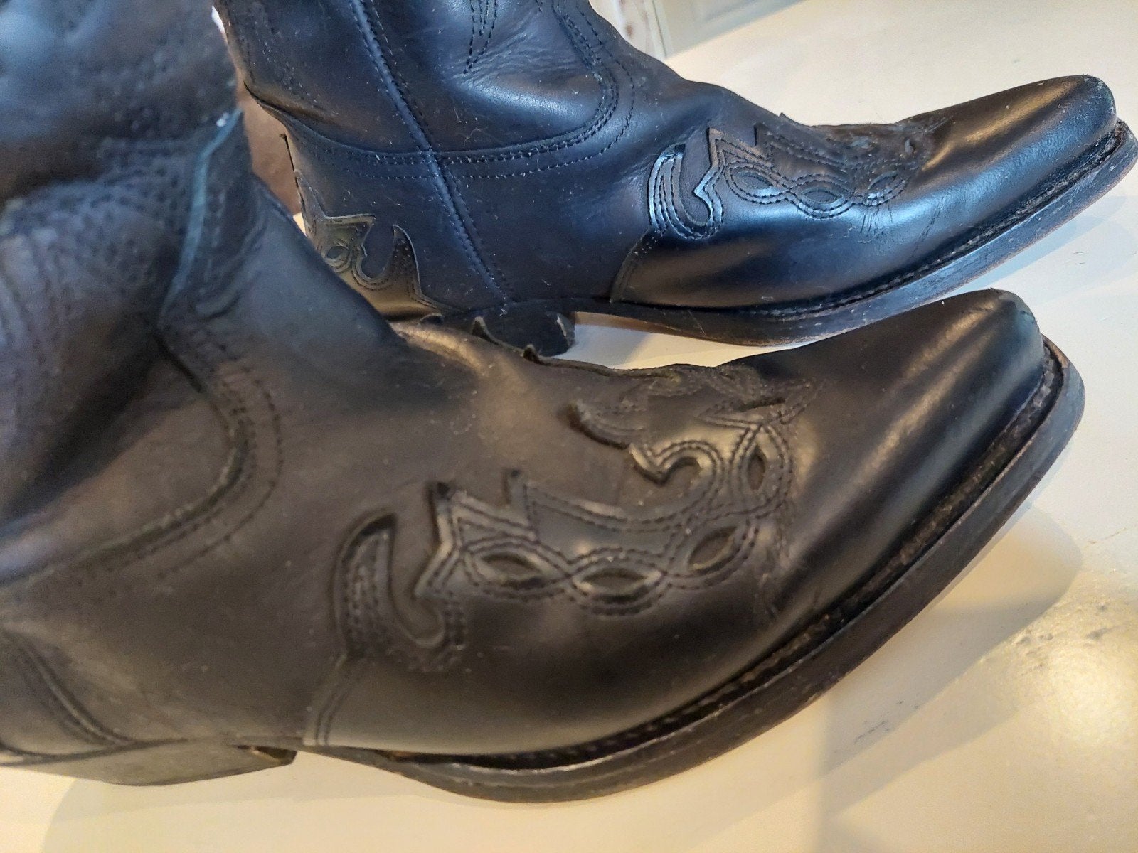 Zwarte cowboylaarzen met borduursel, Ophalen, Gedragen, Zwart