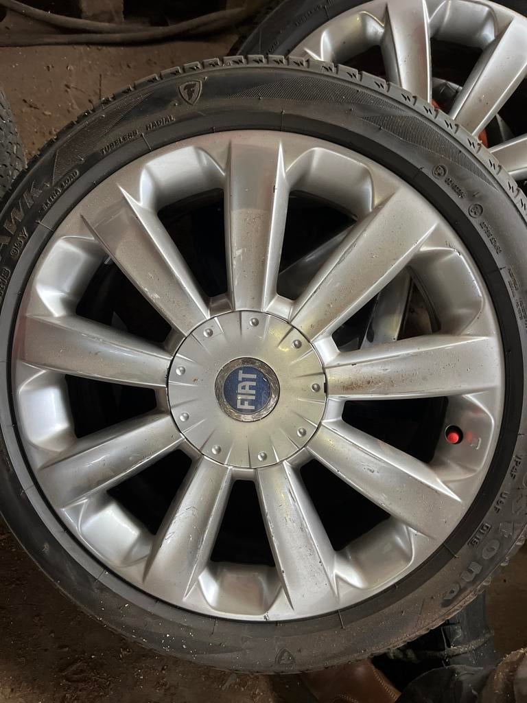 Fiat 18 inch velgen met Roadhawk 225/45R18 banden, Auto diversen, Wieldoppen, Ophalen, Zo goed als nieuw