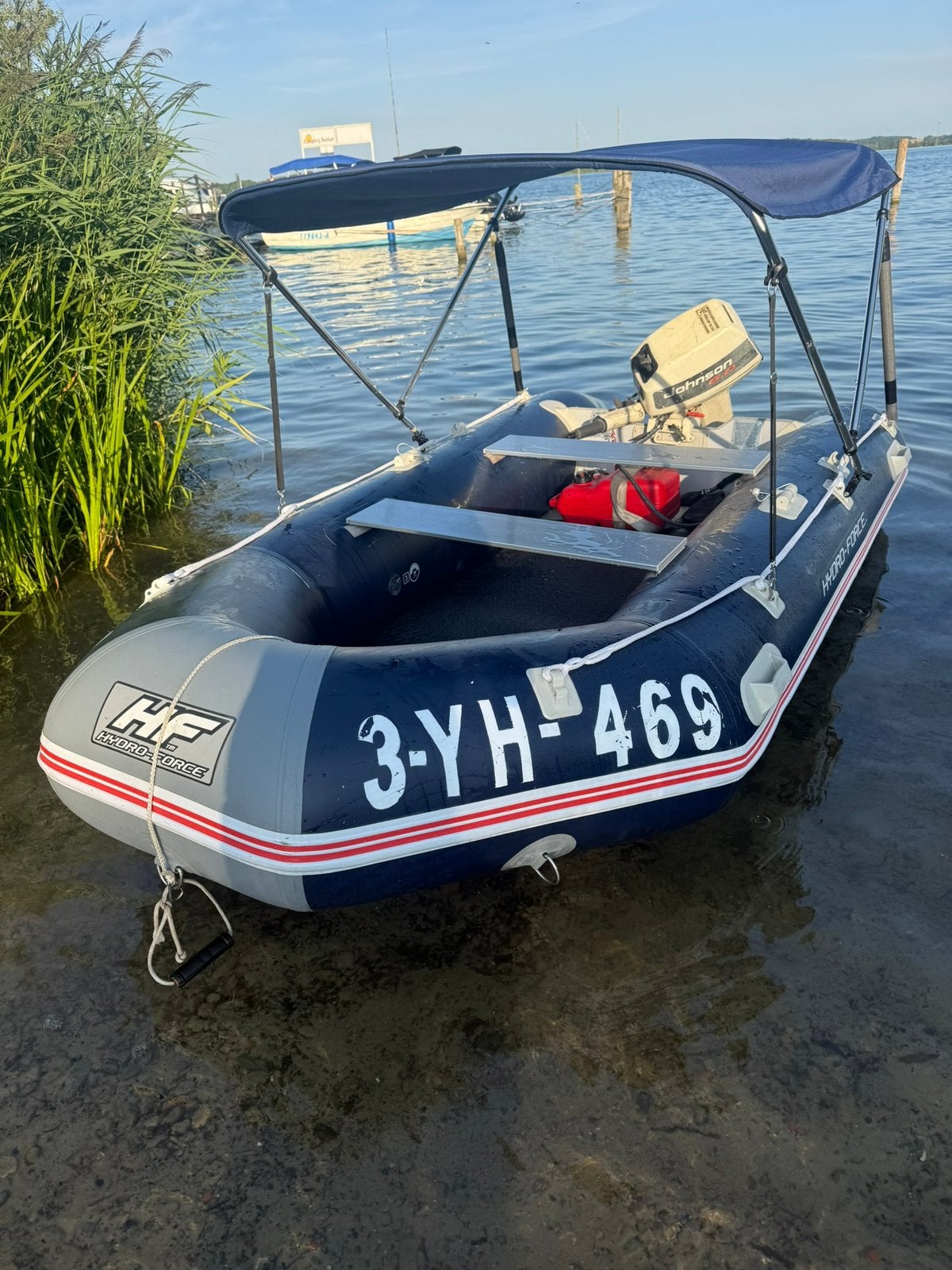 Rubberboot ( rib boot ) ( rubberbootje )met 8pk, Ophalen, Zo goed als nieuw, Buitenboordmotor, Brandstoftank