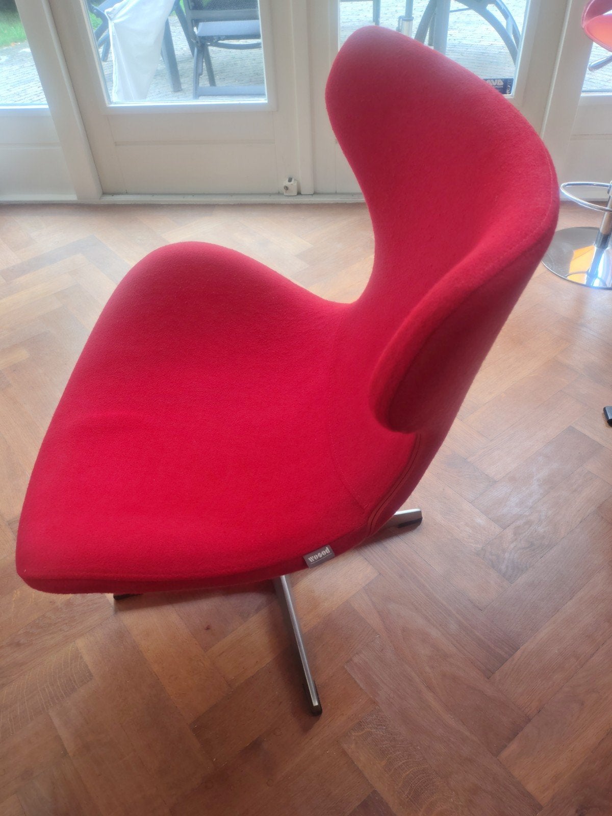 Rode design fauteuil van Woood, Ophalen, Gebruikt, Modern, Scandinavisch design, 75 tot 100 cm