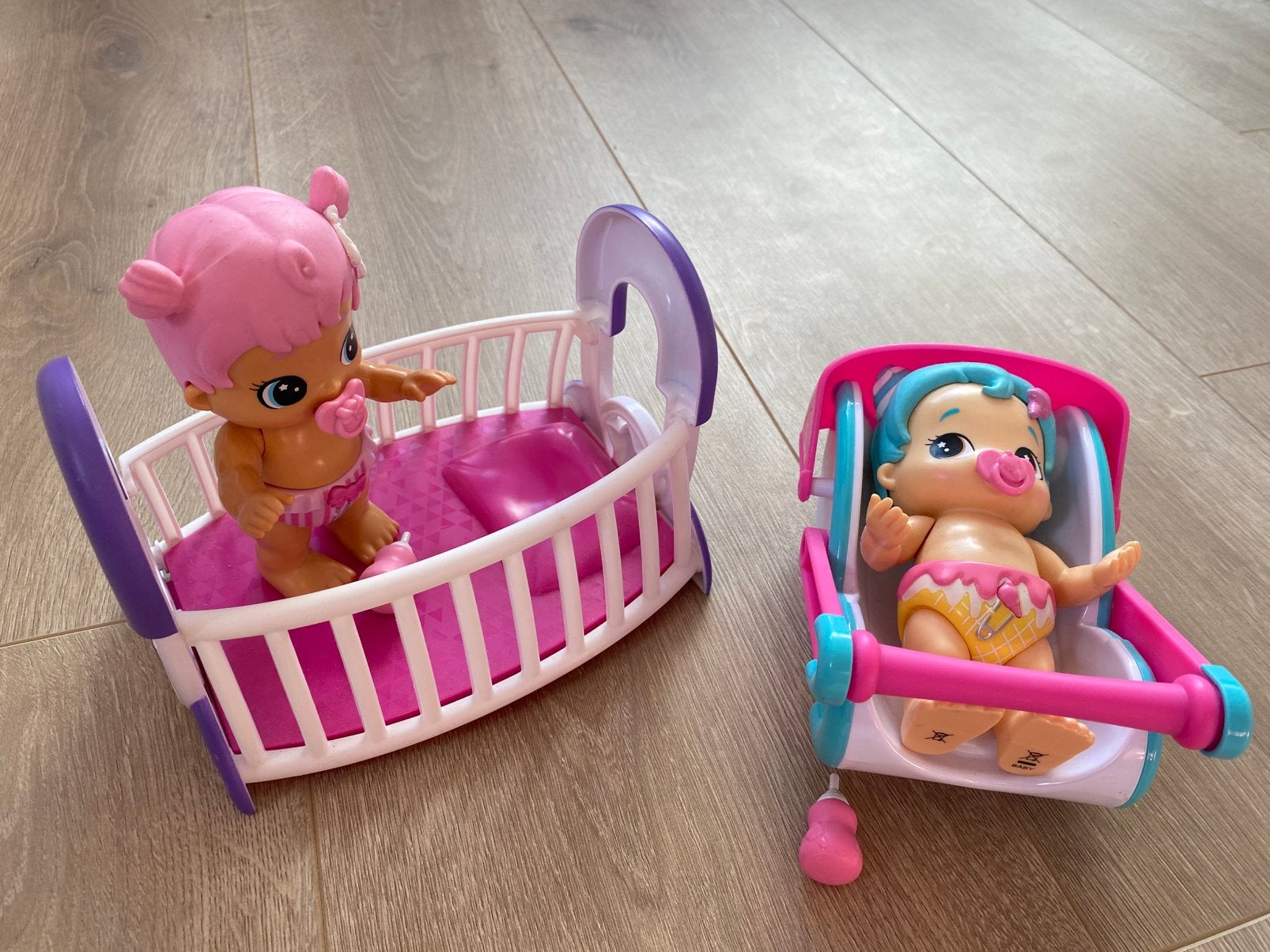 2 baby poppetjes, Ophalen, Zo goed als nieuw