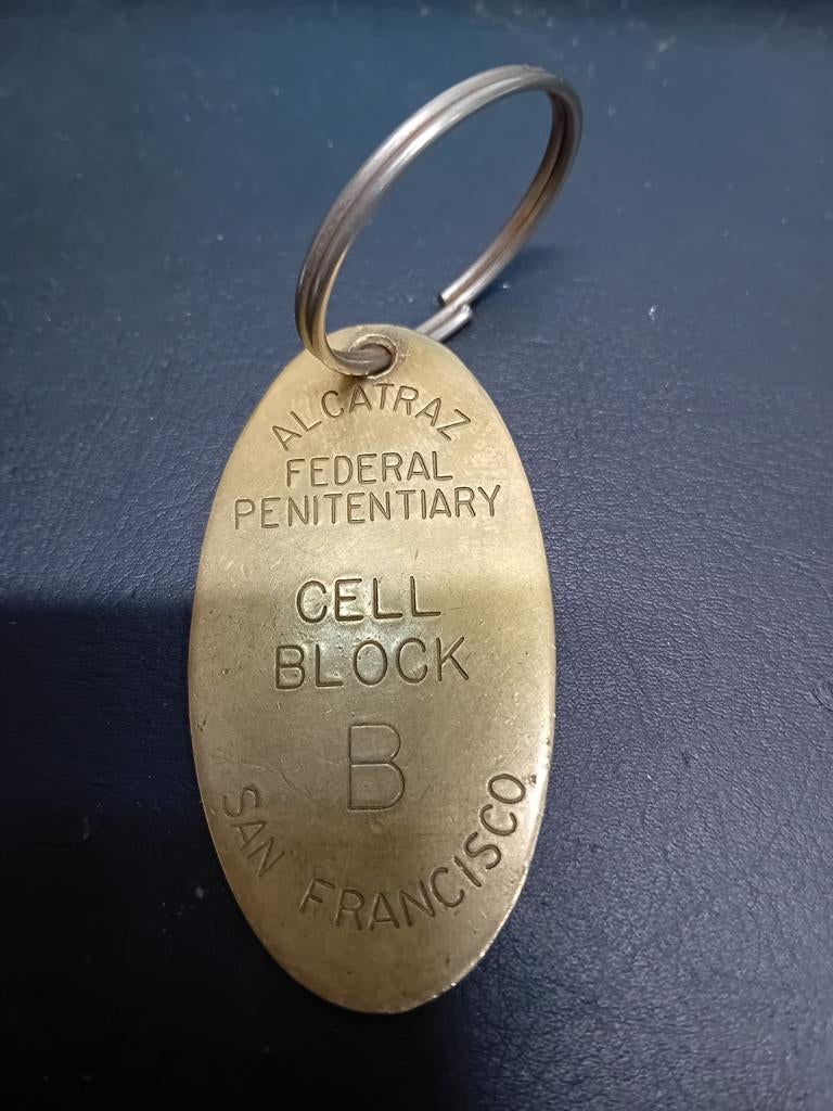 Alcatraz Federal Penitentiary Cell Block B sleutelhanger, Gebruikt, Onbekend, S. Sigmund, Ophalen of Verzenden