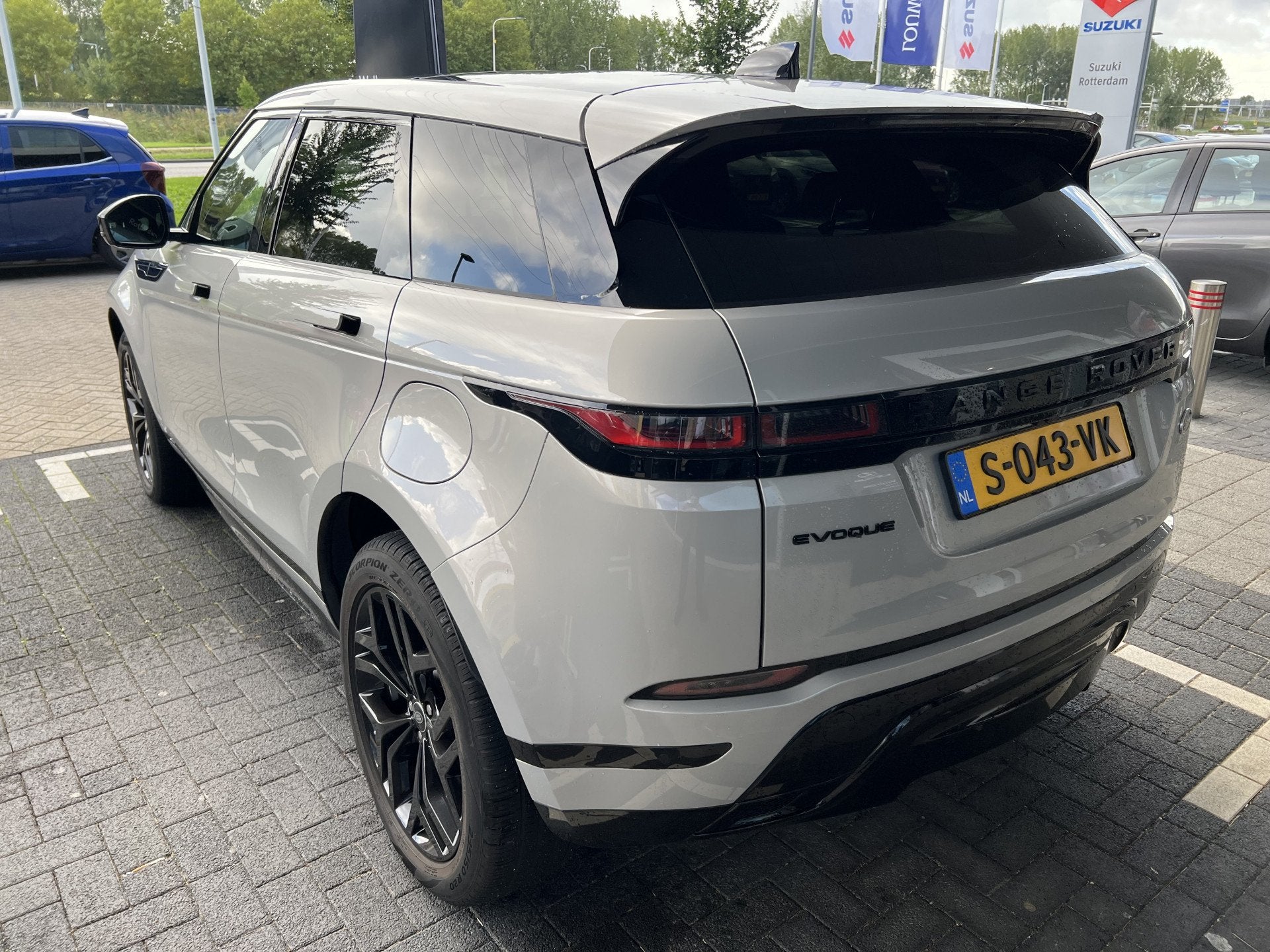 Land Rover Range Rover Evoque 1.5 P300e AWD R-Dynamic HSE |, Auto's, Dealer onderhouden, Bedrijf, Vierwielaandrijving, Hybride Elektrisch/Benzine