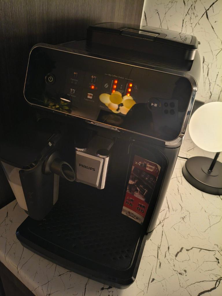 Vrijwel nieuwe Philips LatteGo 2300 serie koffiemachine, Witgoed en Apparatuur, Ophalen, 10 kopjes of meer, Koffiemachine, Zo goed als nieuw